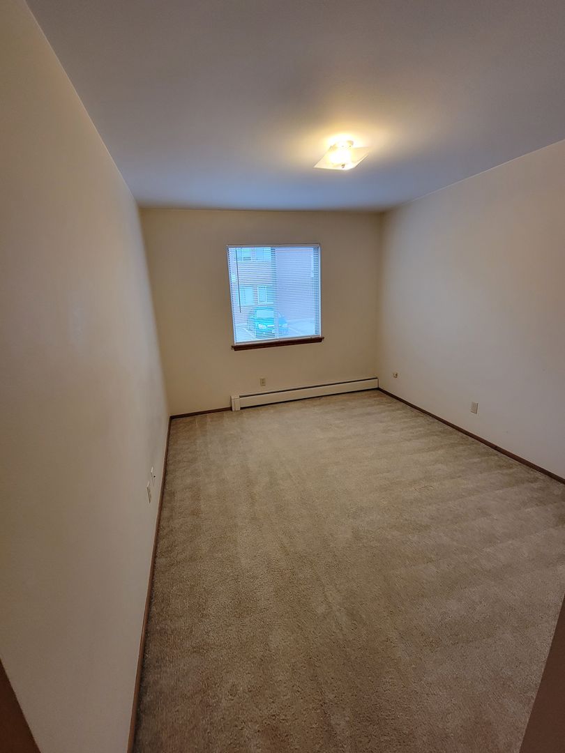 Appleton Apartment: 1001 S East St