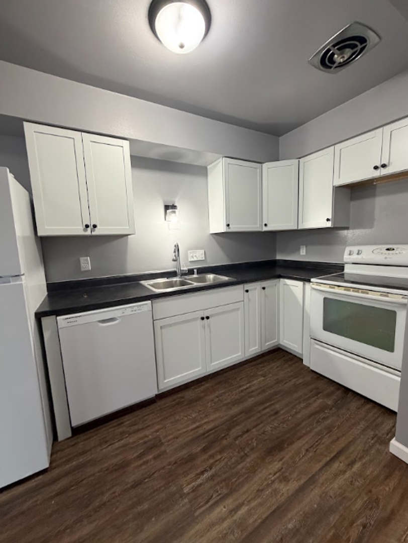 Appleton Apartment: 1001 S East St