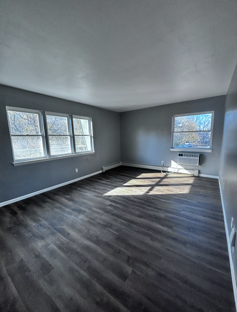 Appleton Apartment: 1005 S East St