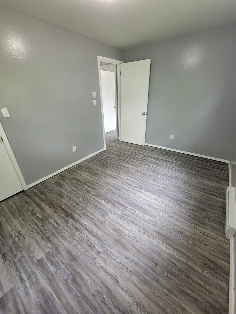 Little Chute Apartment: 1617 Freedom Rd