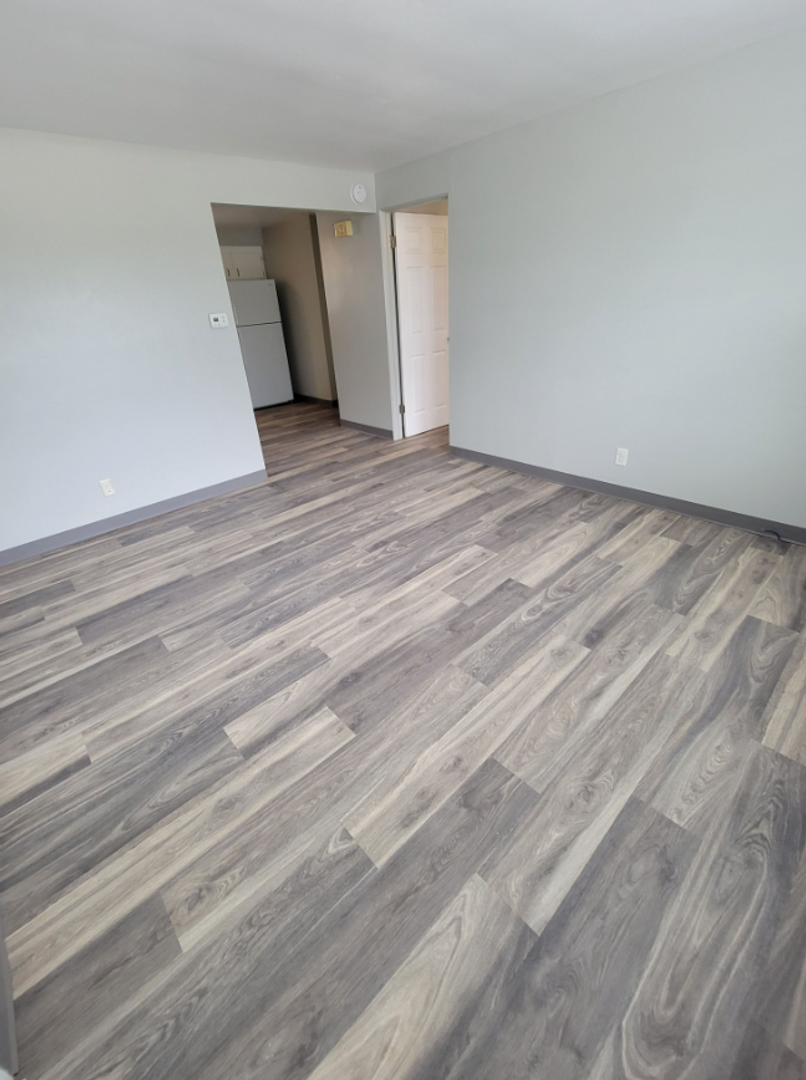 Kimberly Apartment: 437 S Railroad St