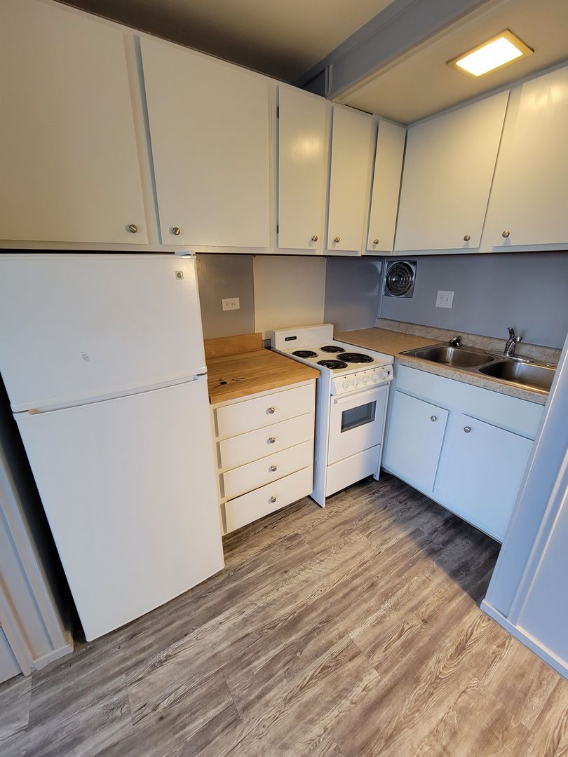 Appleton Apartment: 2221 Ballard Rd