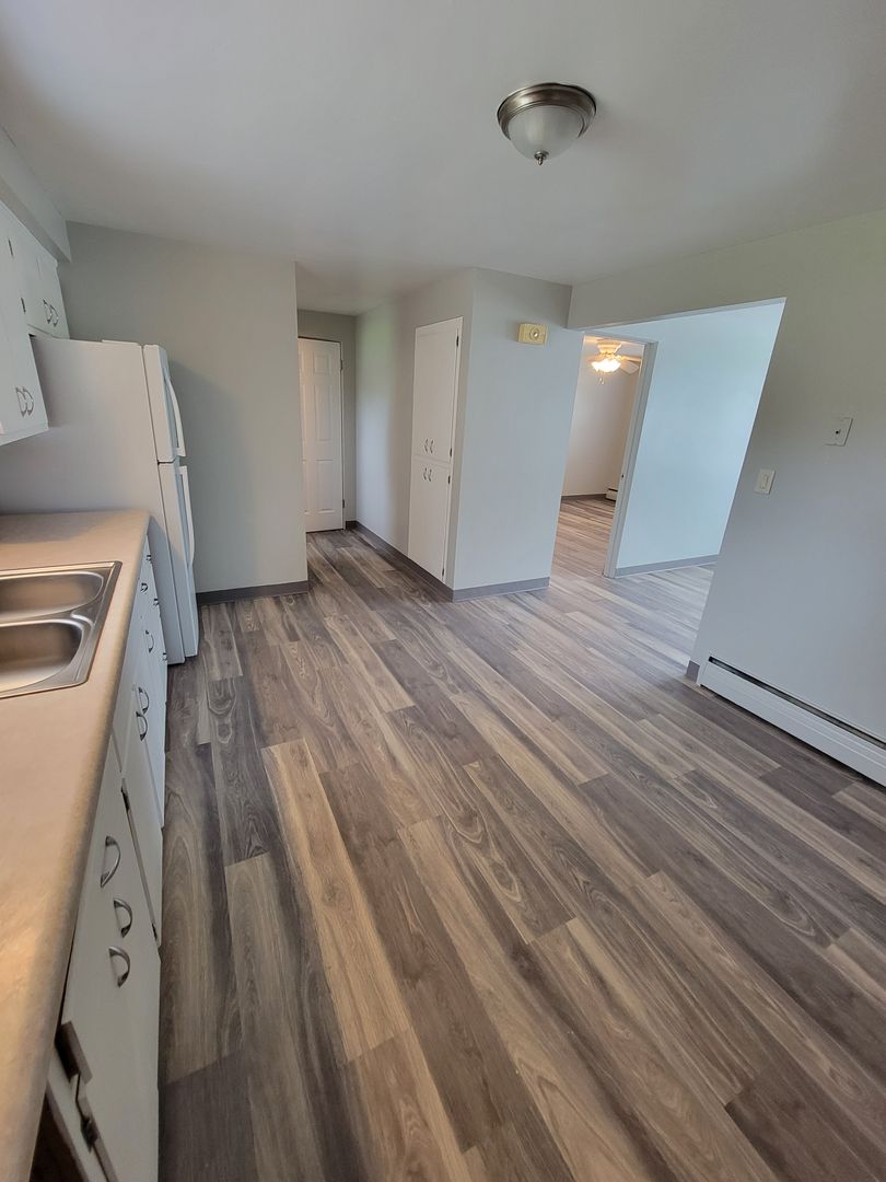 Kimberly Apartment: 437 S Railroad St