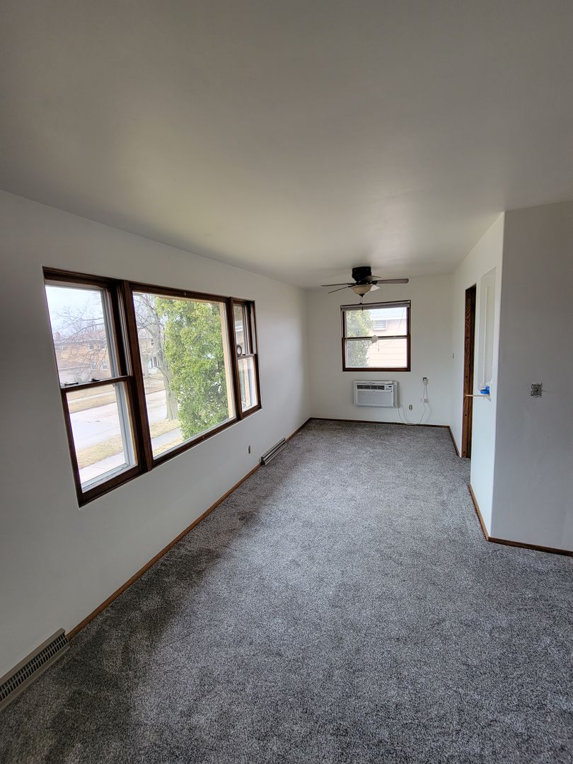 Appleton Apartment: 1727 Silvercrest Dr