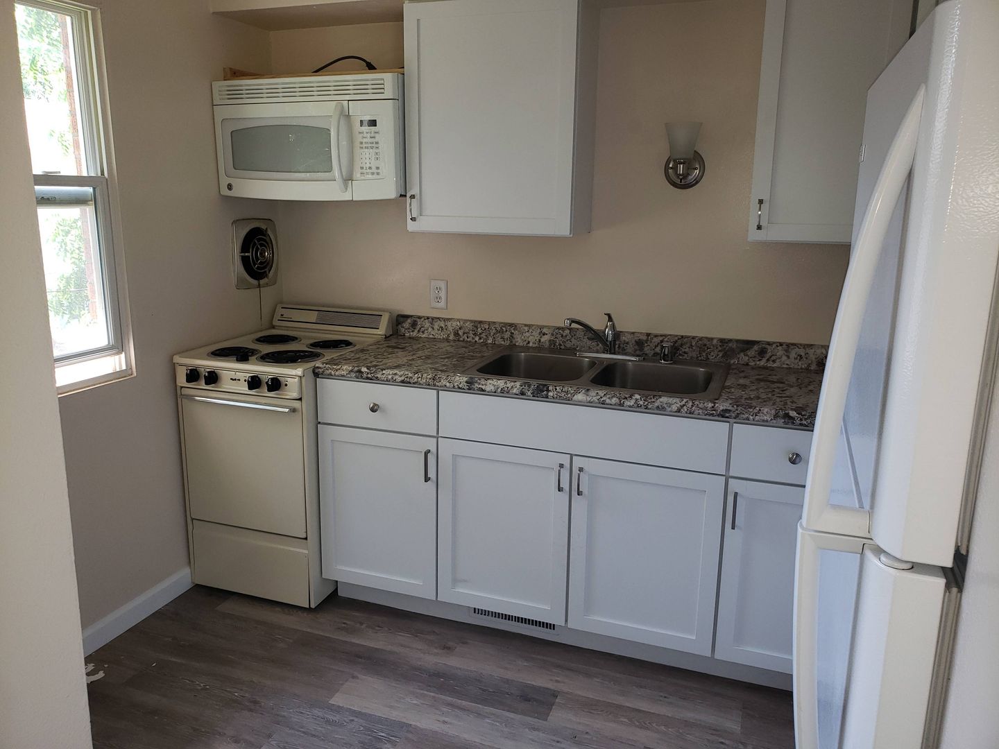 Appleton Apartment: 3309 E Edgemere Dr