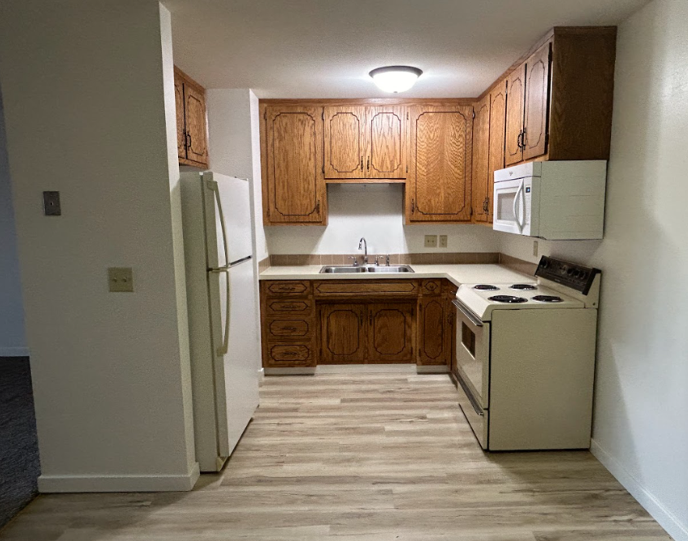 Little Chute Apartment: 944 E Elm Street