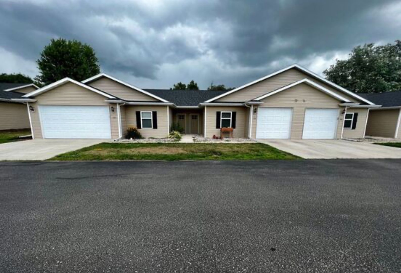 Kaukauna Apartment: 170-176 Plank Road