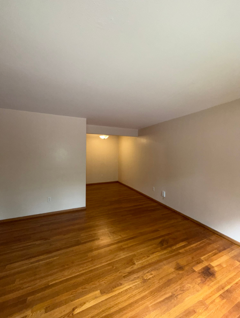 Appleton Apartment: 1001 S East St