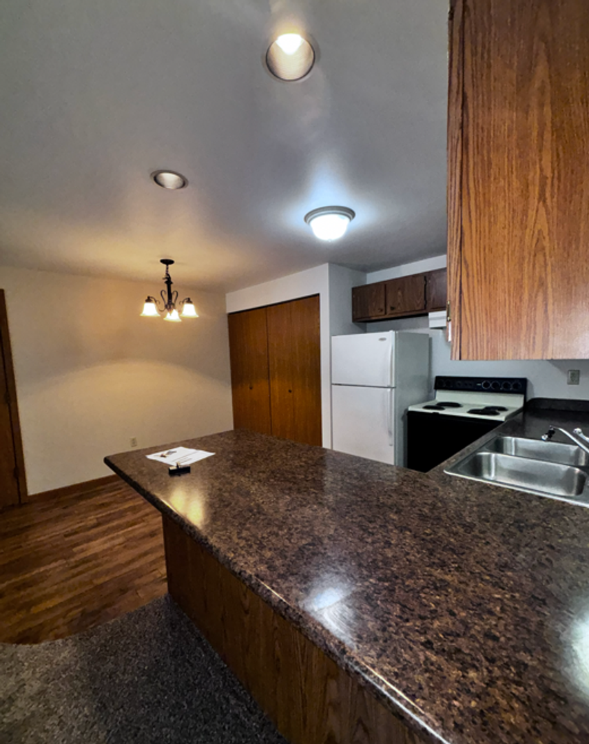 Kaukauna Apartment: 110 W 11th St