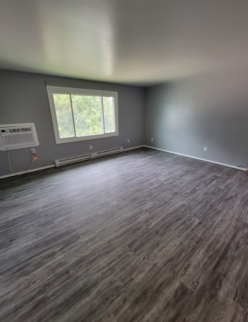 Little Chute Apartment: 1611 Freedom Rd