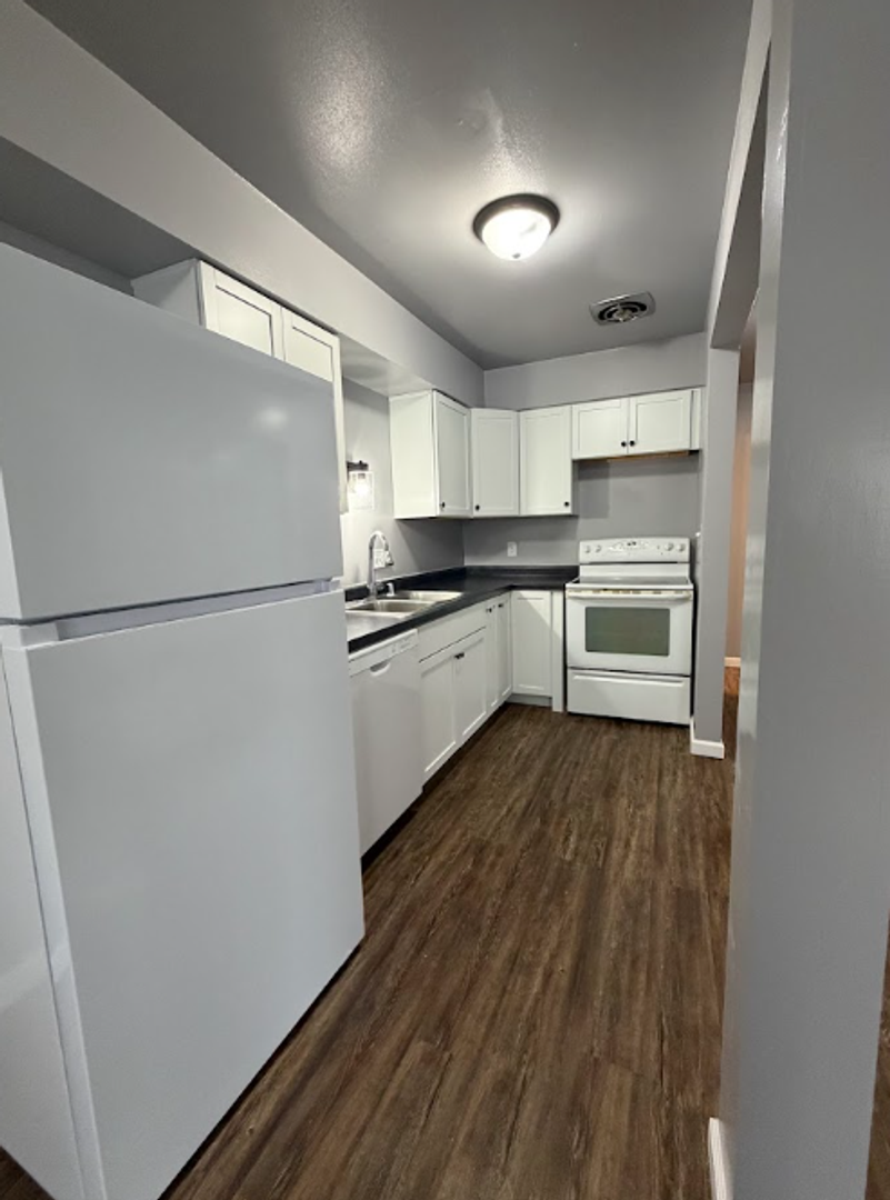 Appleton Apartment: 1001 S East St