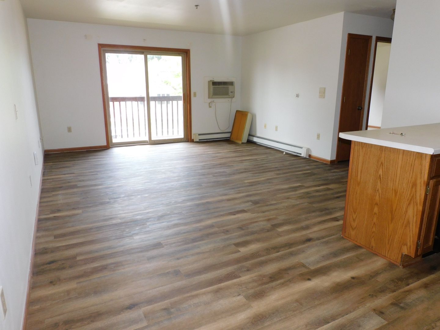 Little Chute Apartment: 710 Monroe St