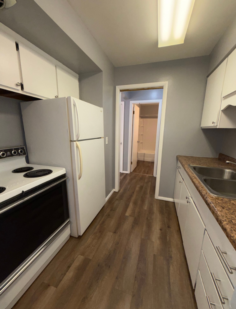 Appleton Apartment: 1001 S East St