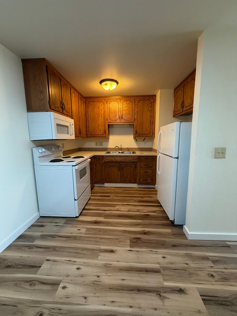 Little Chute Apartment: 966 E Elm Drive