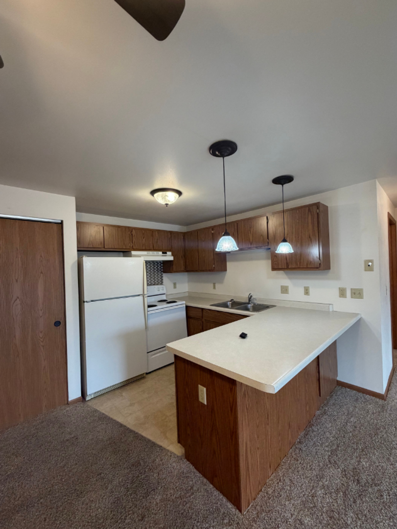 Kaukauna Apartment: 110 W 11th St