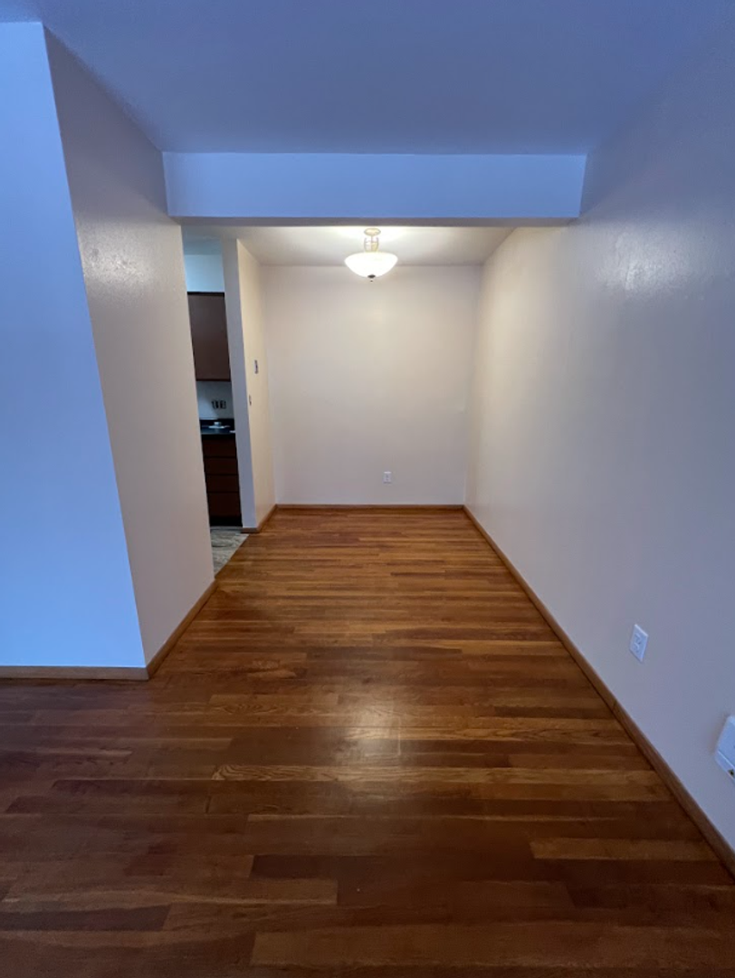 Appleton Apartment: 1001 S East St