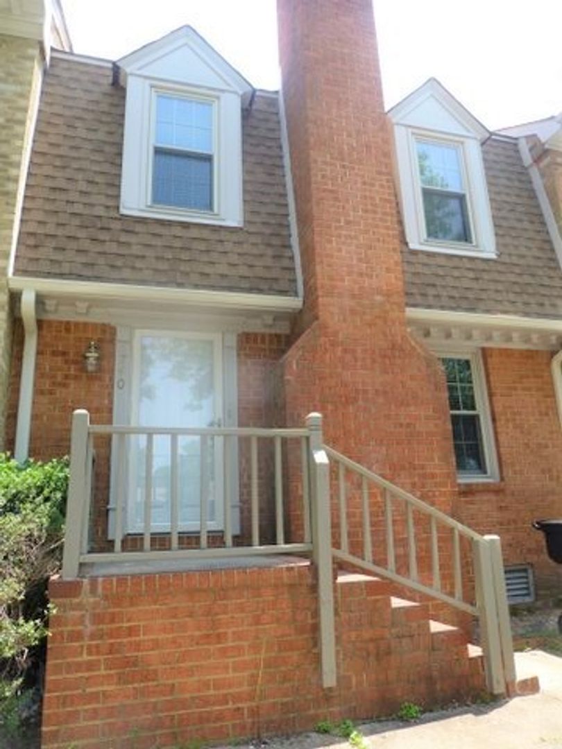 Virginia Beach Townhome: 740 Lord Dunmore Drive