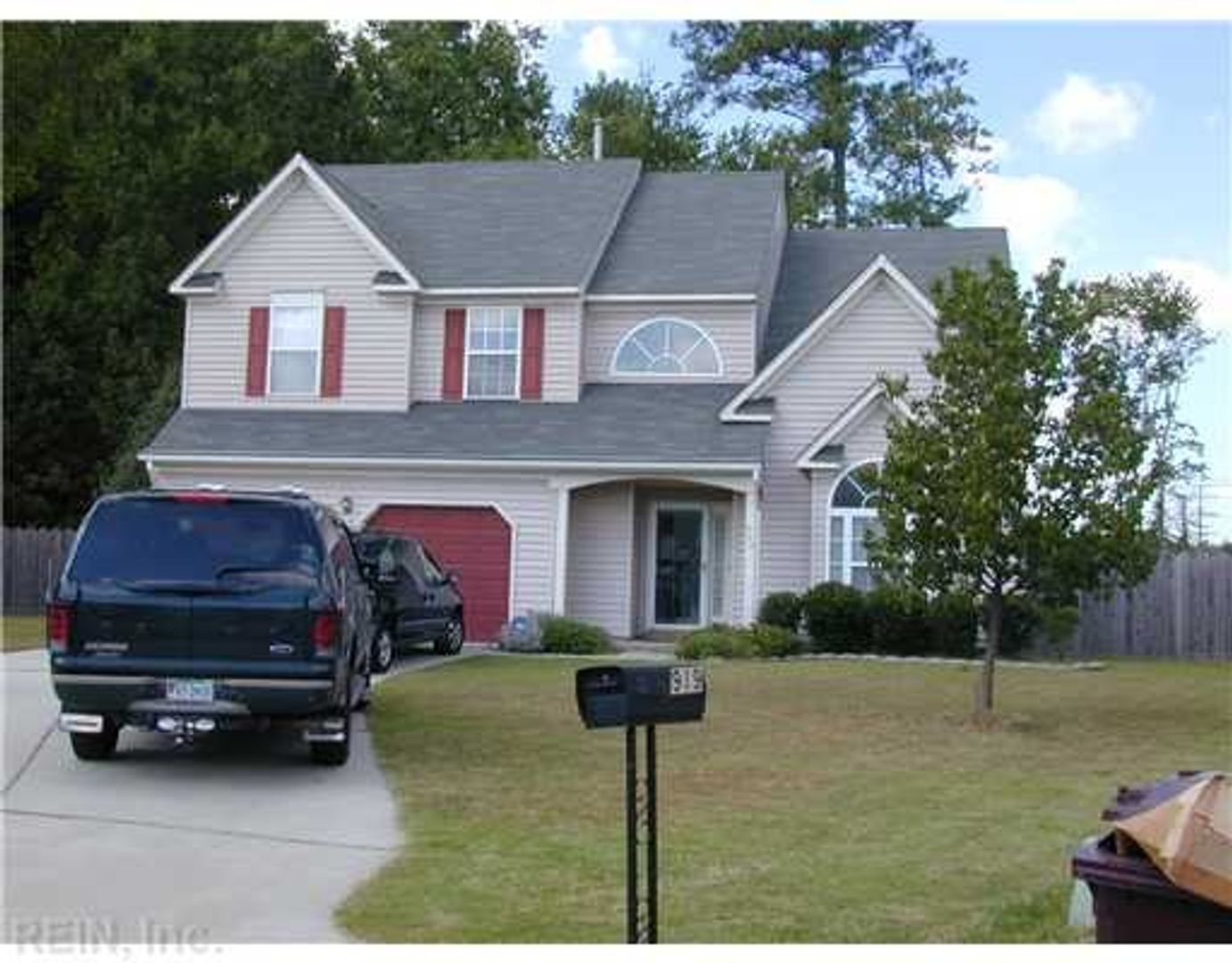 Chesapeake House: 919 Meadowhill Court