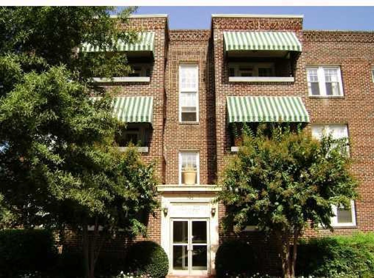 Norfolk House: 742 Washington Park #A5