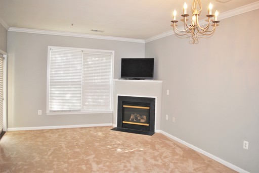 Roommate wanted in Chantilly condo!