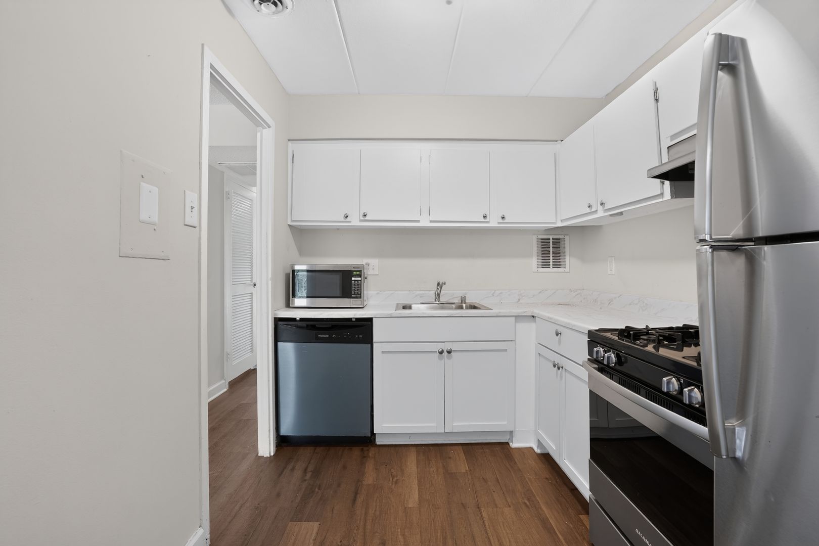 Alexandria Condo: 5703 Indian Ct #15