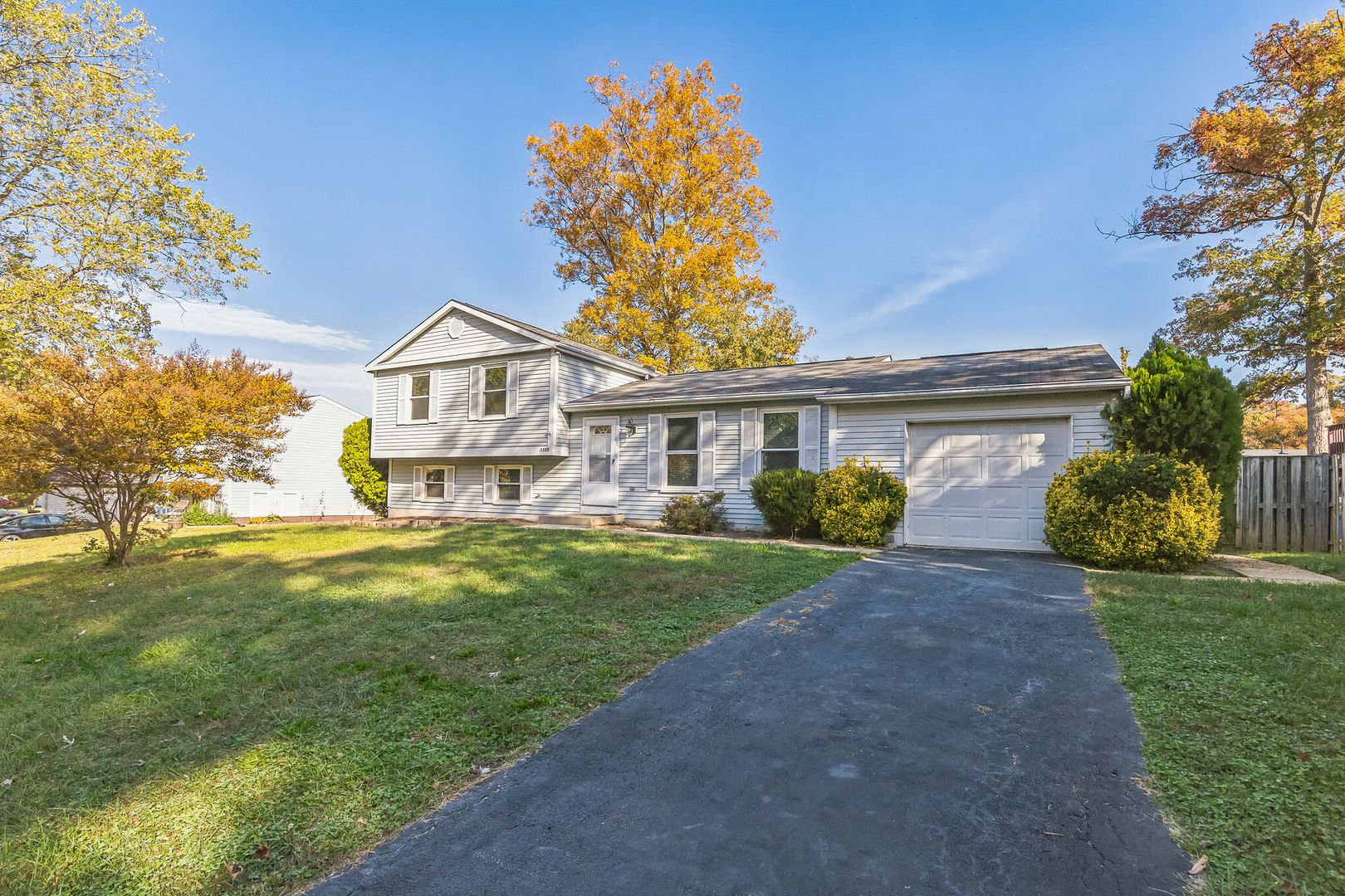 Woodbridge House: 3388 Chelsea Dr