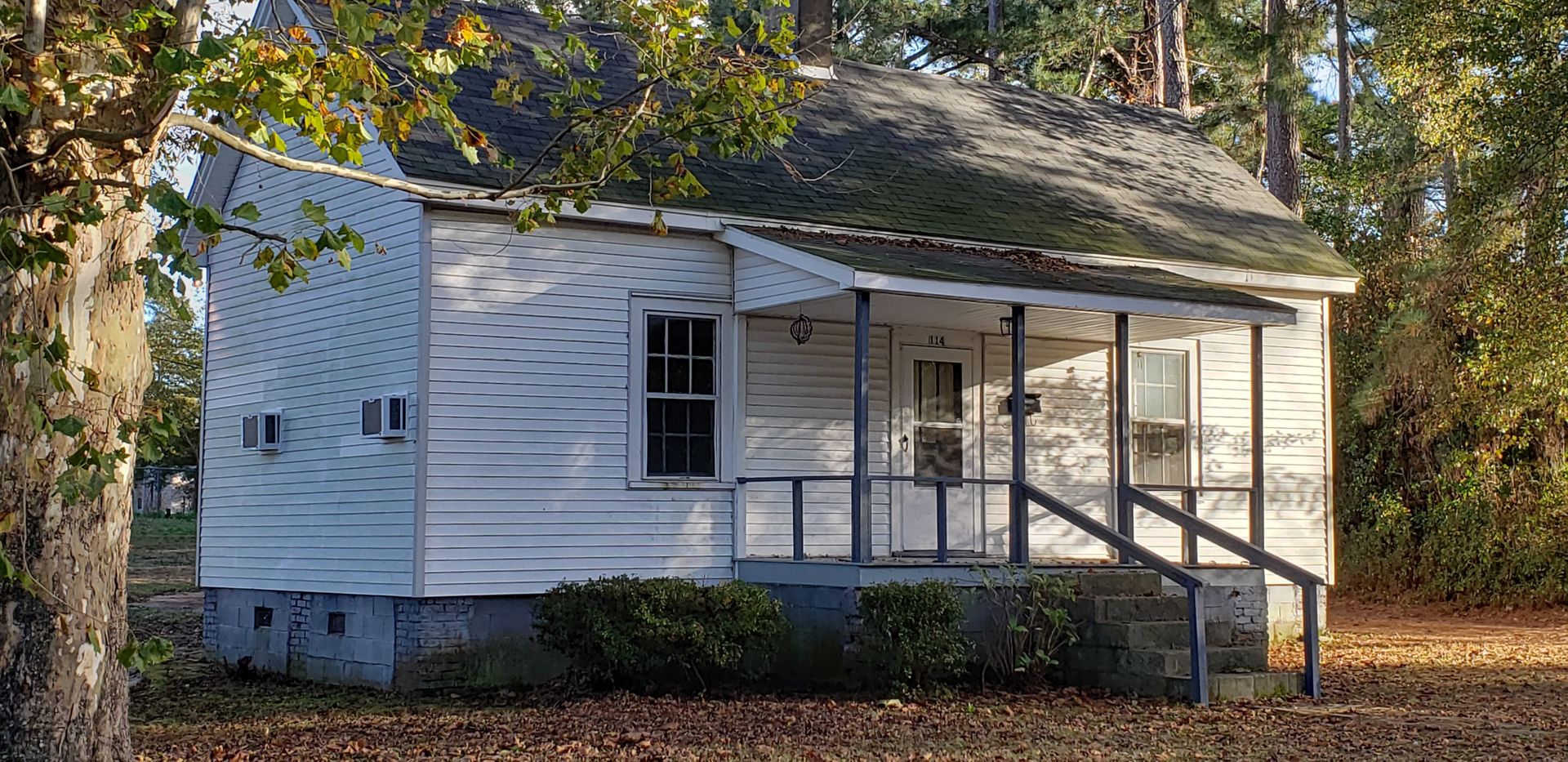 Laurinburg House: 114 First Street