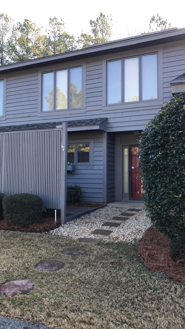 Laurinburg House: 1402 Sherbrooke Circle