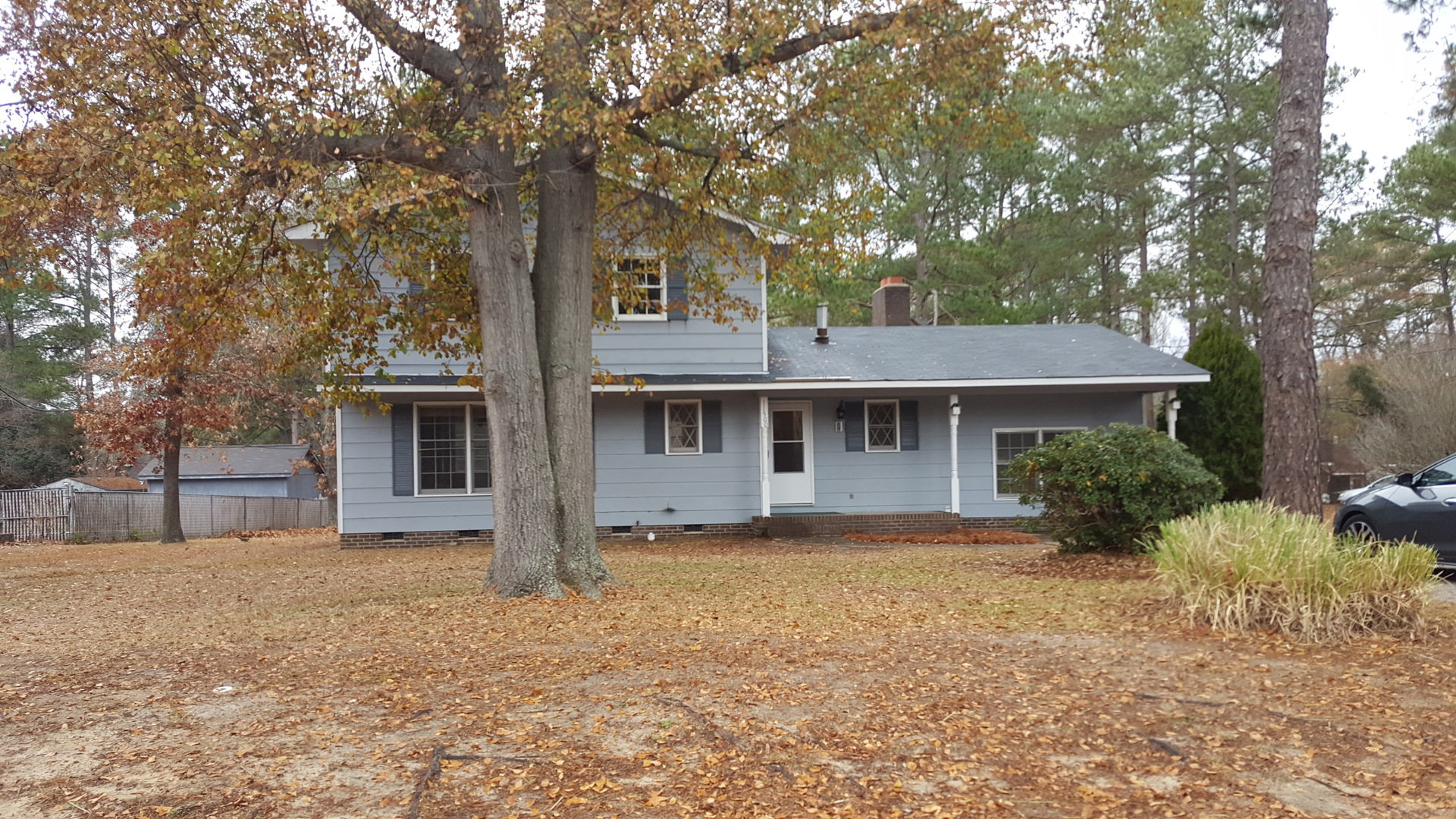 Laurinburg House: 11500 Pinecroft Street