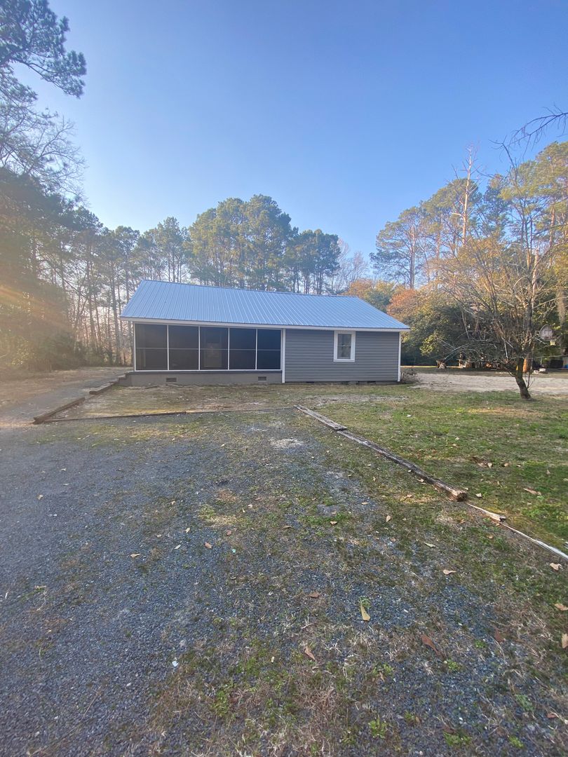 Laurinburg House: 7600 Pond Drive