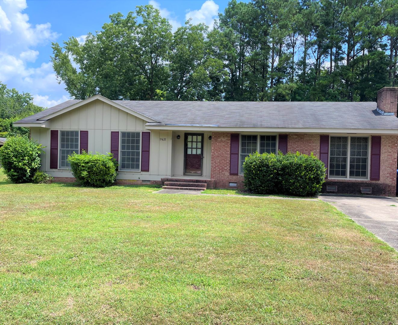 Laurinburg House: 11621 Hooper Drive