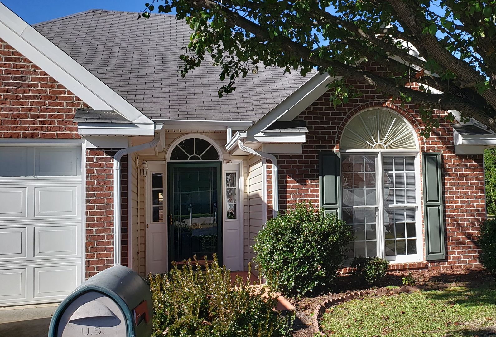 Laurinburg House: 2028 Old Charleston Circle