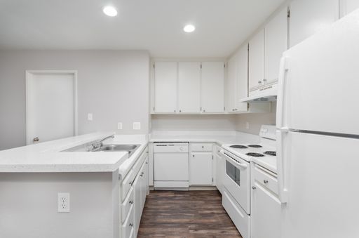 Tour & Apply Same Day $500 Off! Breathtaking 1B/1B Apartment home in park like community.