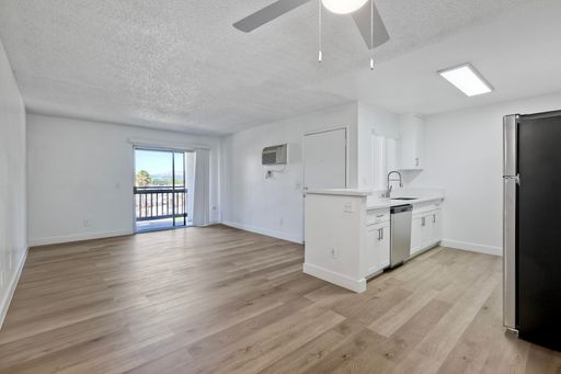 Renovated 2 Bed / 2 Bath Apartment in Beautiful Santee!