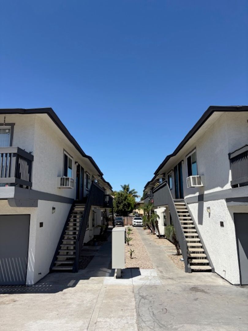 Spring Valley Apartment: 3640-44 S. Barcelona St.