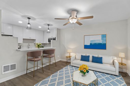 Beach Close 1 Bed in Point Loma with Parking Included – photo 1