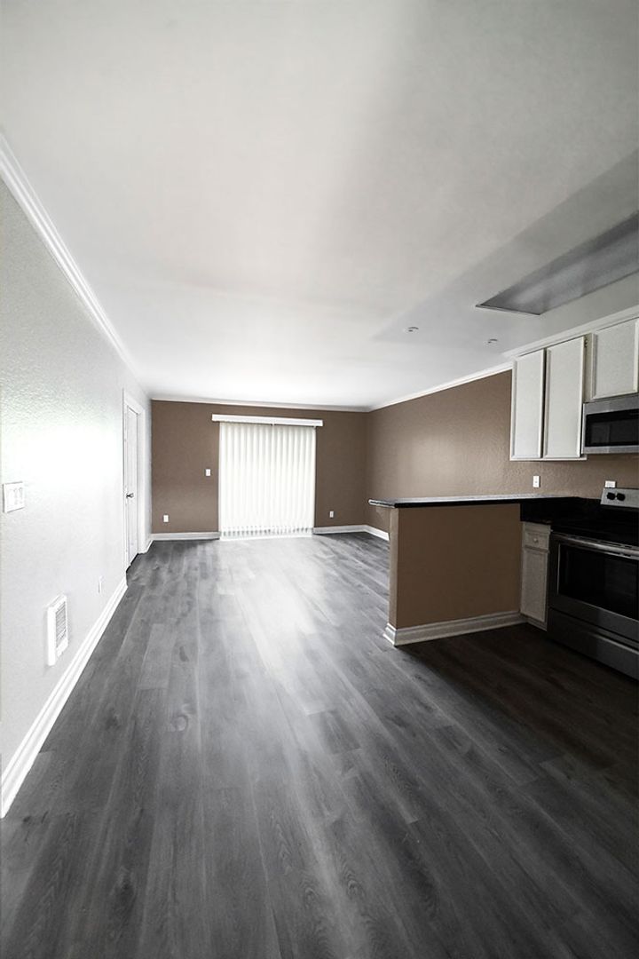 Vista Apartment: 1865-67 Avocado Drive