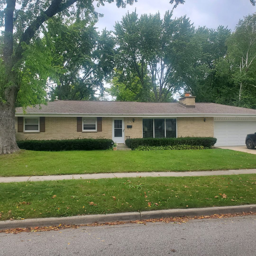Cedarburg House: N86W6314 Brookdale Dr