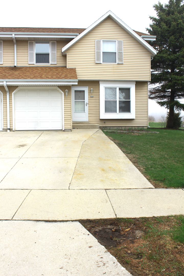 Port Washington Apartment: 374 - 376 Thomas Dr