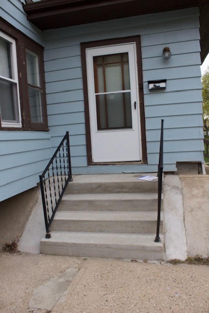 Milwaukee Apartment: 2819-2821 N 47th St