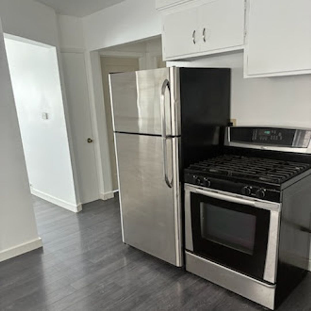 Cudahy Apartment: 3754 E. Barnard Ave