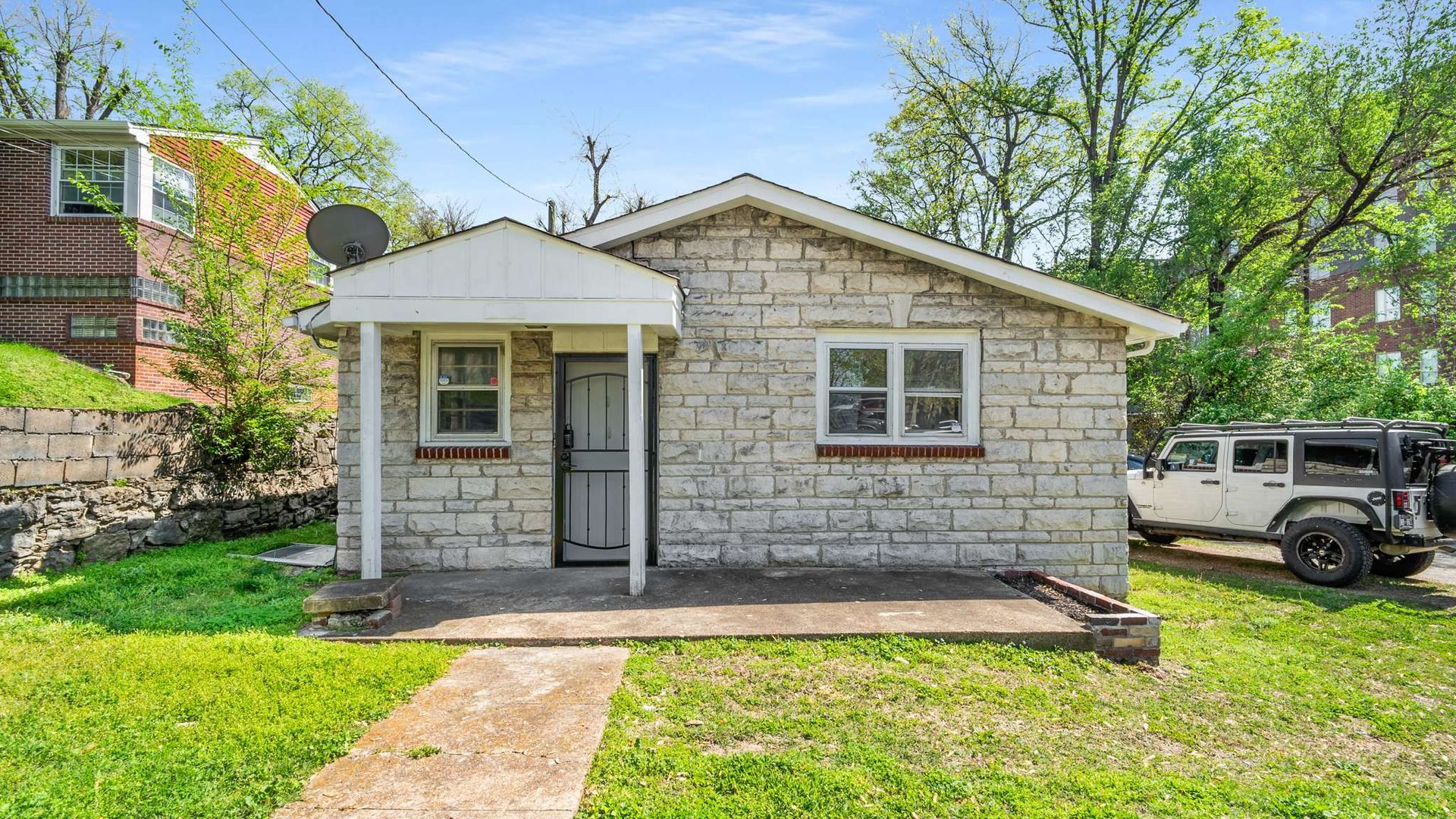 Nashville House: 1909 Morena Street