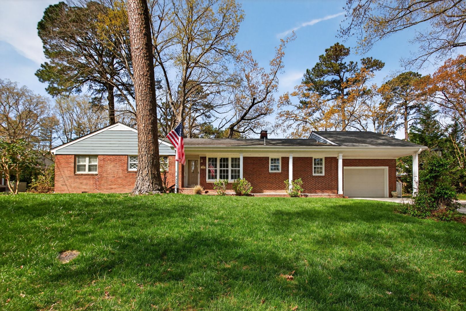 Virginia Beach House: 513 Chesopeian Trl