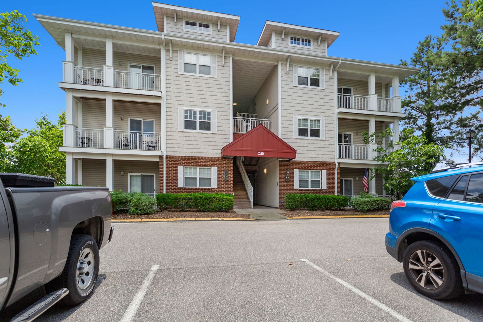 Virginia Beach House: 5329 Warminster Dr. #101