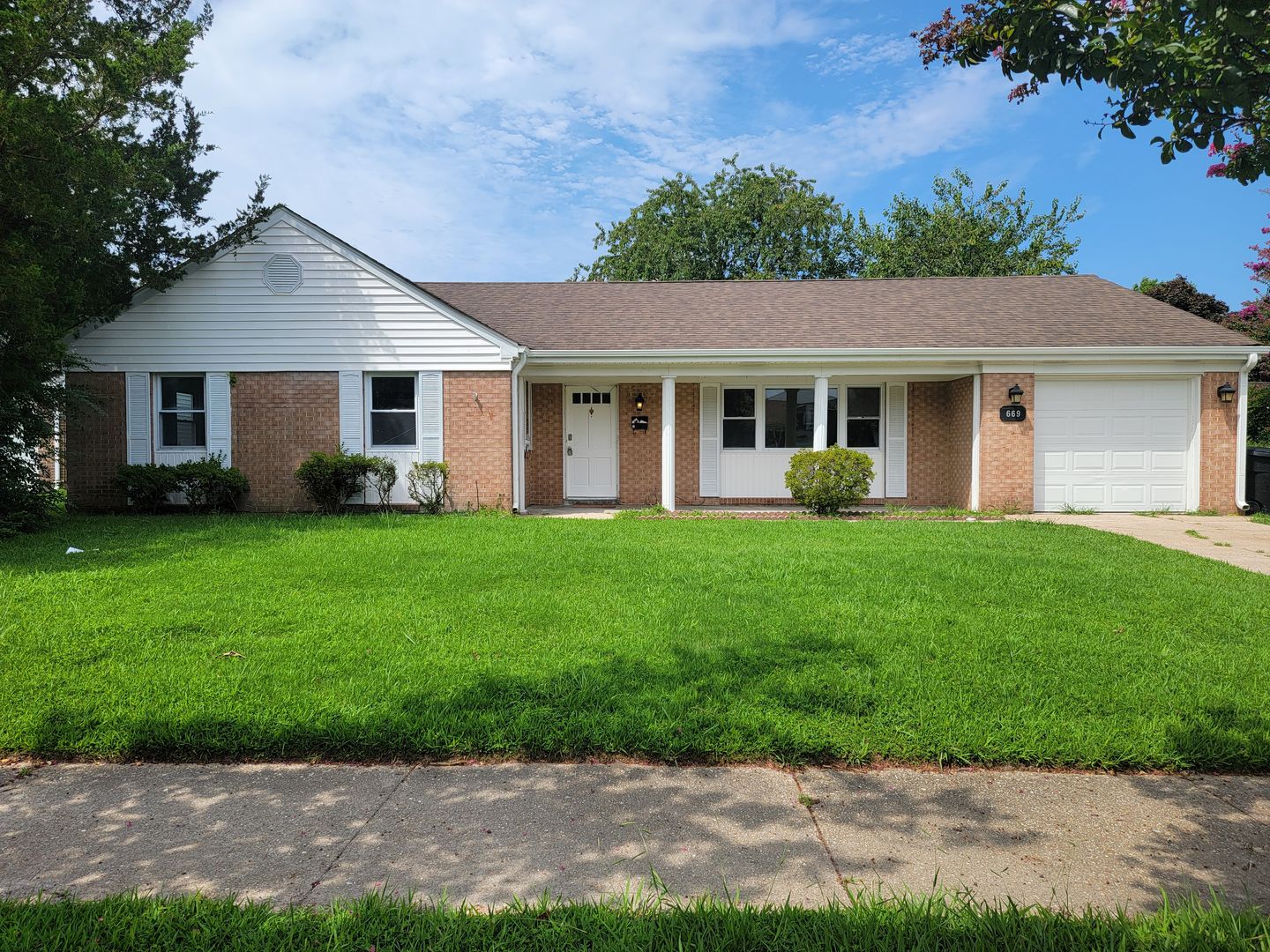 Virginia Beach House: 669 Whitechapel Drive