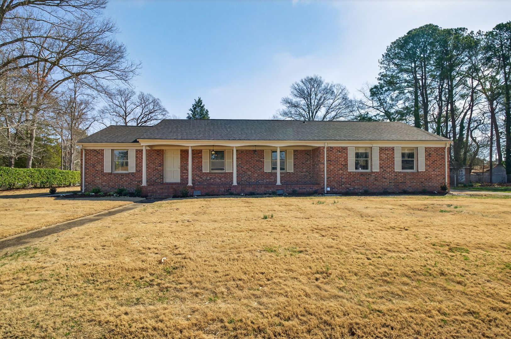 Chesapeake House: 2305 Lakewood Ln