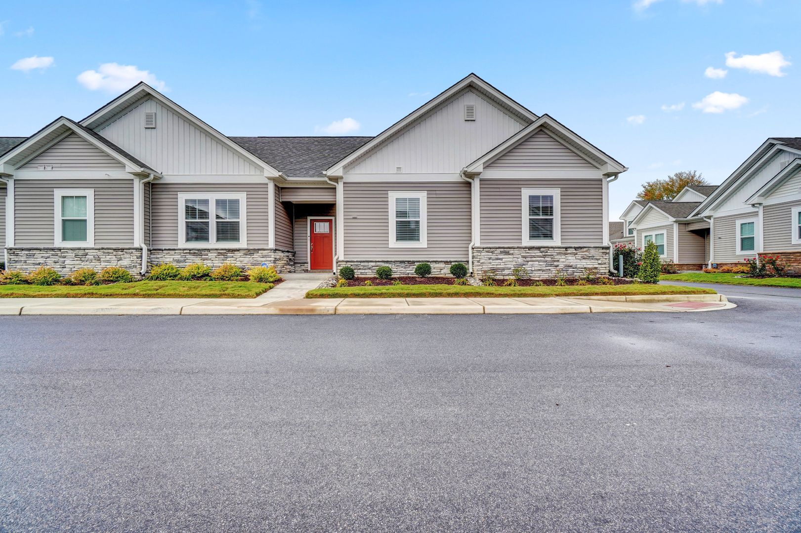 Suffolk House: 1005 Diamond Way #B