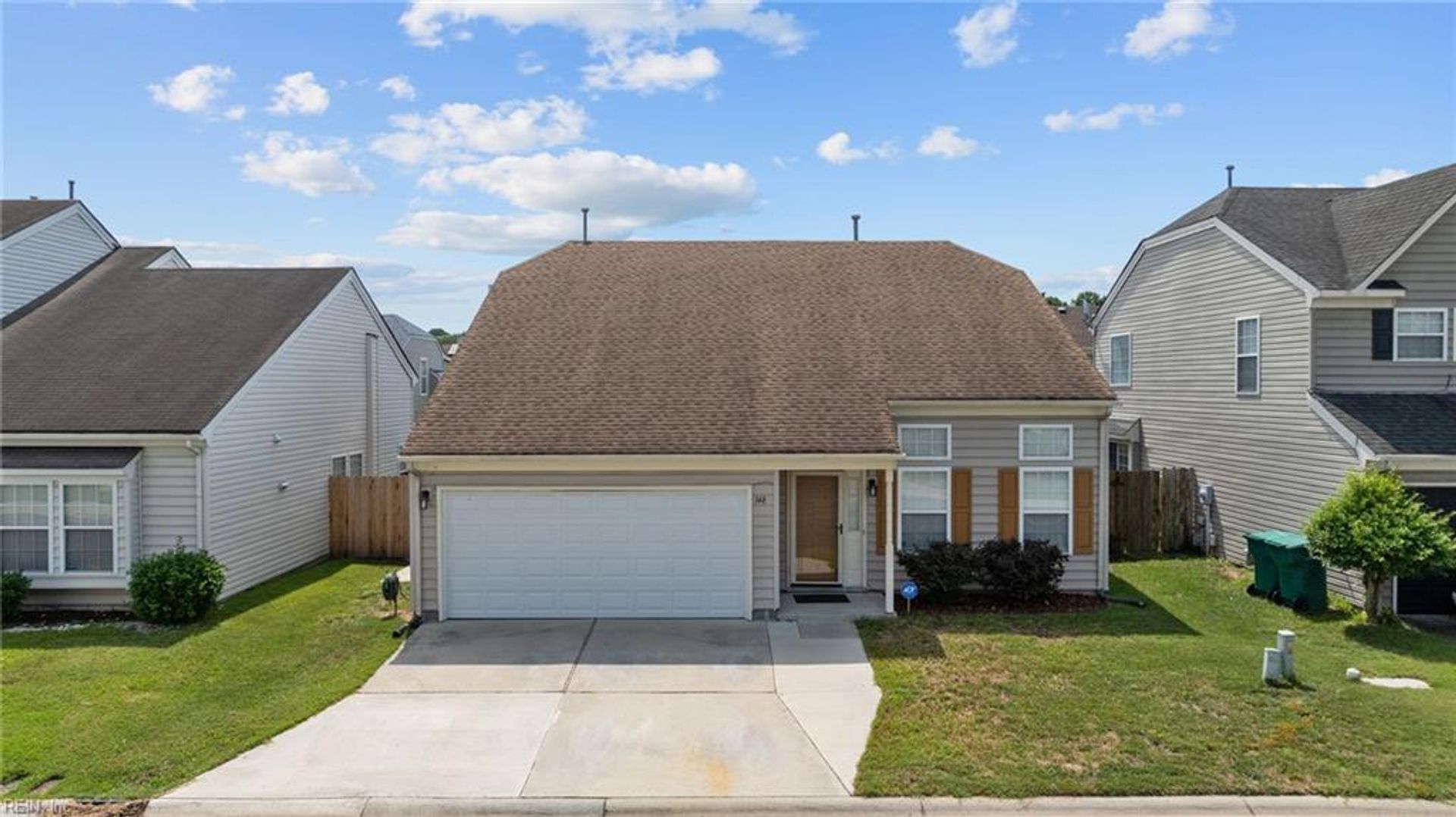 Suffolk Condo: 148 Graystone Trce