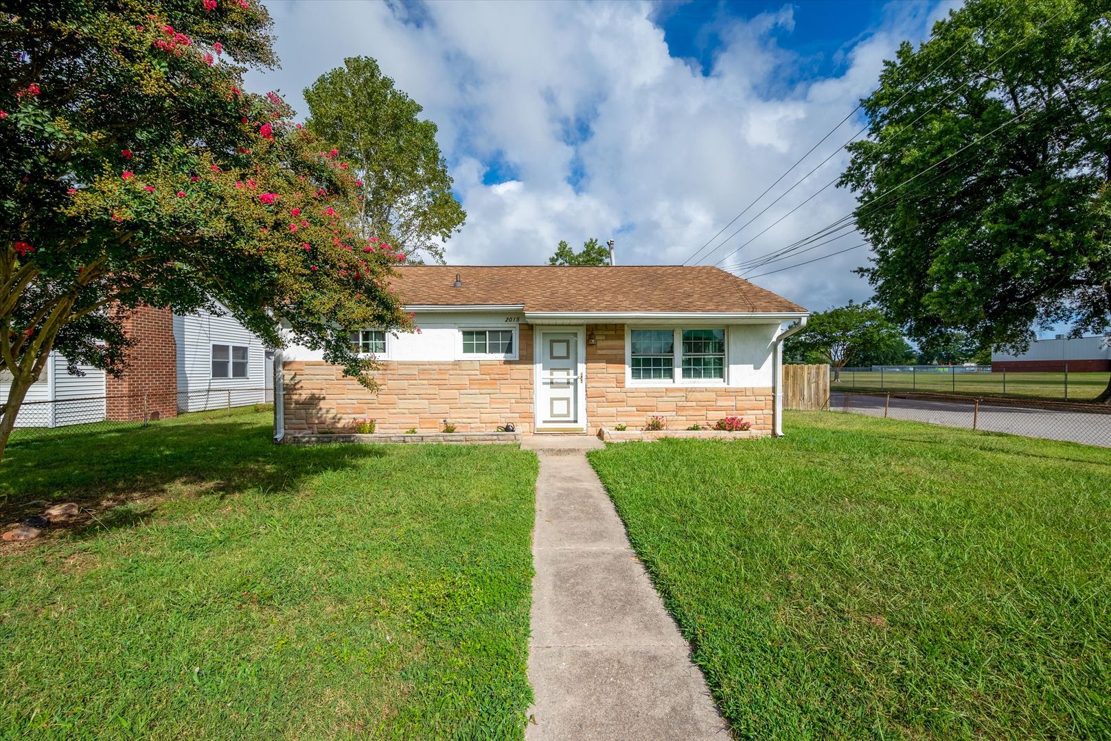 Hampton House: 2015 Kensington Drive