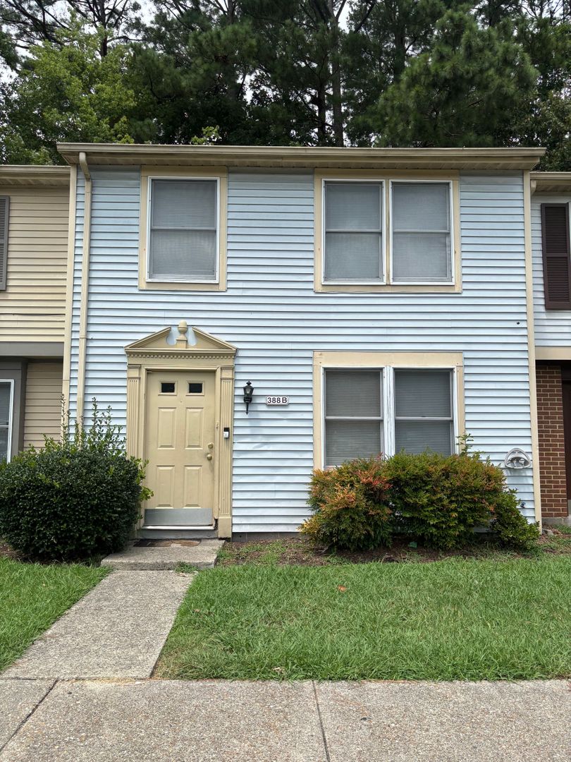 Newport News Apartment: 388 Jury Lane